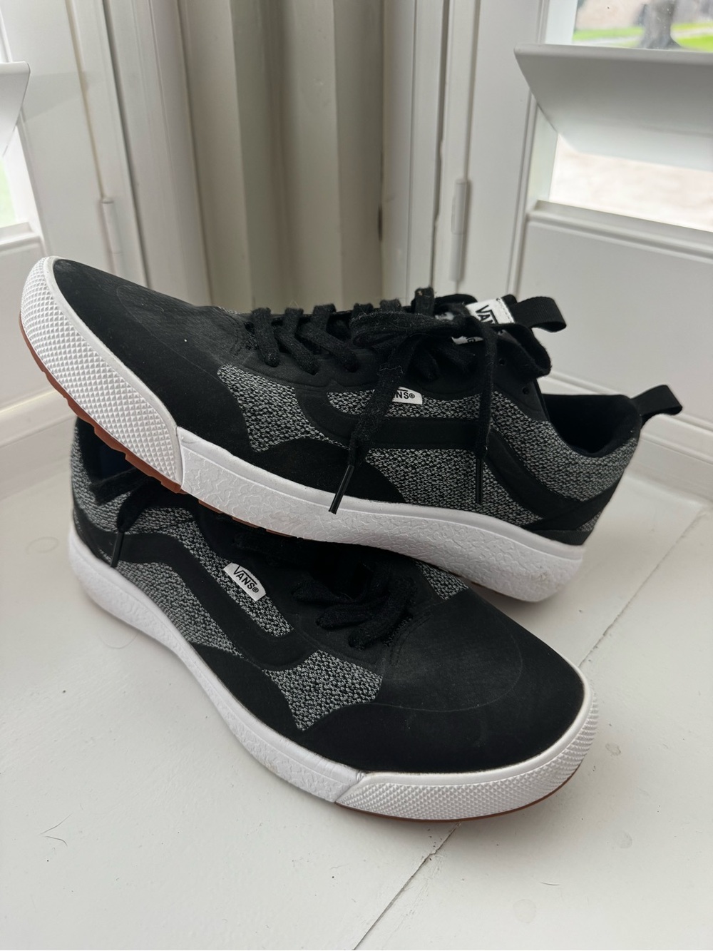 Vans Men’s Black & Gray Knit Low-Top Sneakers